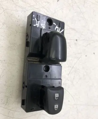 Nissan X-Trail T32 Electric window control switch