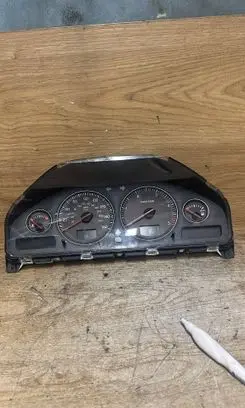 Volvo XC90 Speedometer (instrument cluster) 8691648