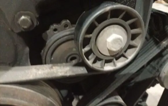 Peugeot 807 Generator/alternator belt tensioner