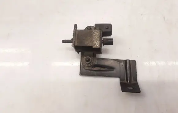 BMW X5 E53 Vacuum valve 1742711 01T057