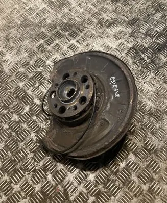 Mercedes-Benz C W204 Rear wheel hub 2043503208 A2043503208