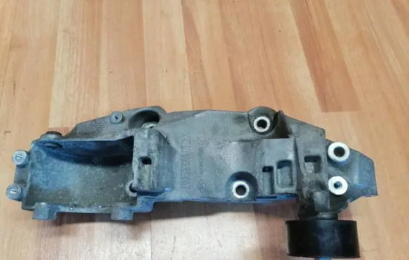 Renault Trafic II (X83) Generator/alternator bracket 8200527320 117101436R