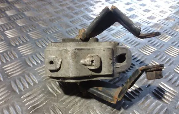 Volvo S80 Engine mount bracket TR8070M10