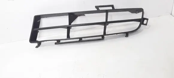 Toyota Avensis Verso Front bumper lower grill