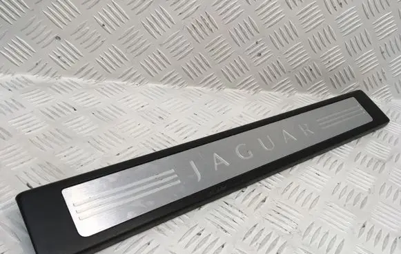 Jaguar XF X250 Front sill trim cover 8X2313200AF