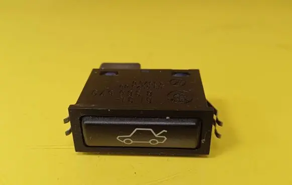BMW 5 E39 Tailgate opening switch 8365579 61.31-8365579