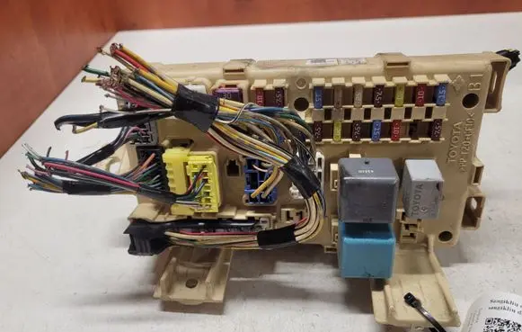 Toyota Corolla Verso AR10 Fuse box set 892210F020 06071309242503 905766