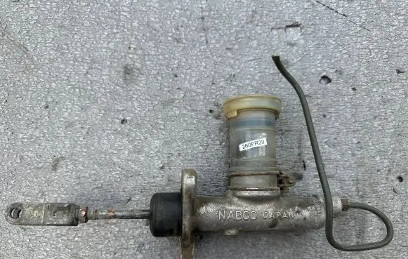 Nissan Patrol 260 Clutch master cylinder 30610-C7300 30610-C8203