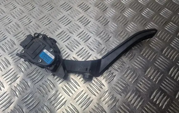 Volkswagen Touareg I Accelerator throttle pedal 7L6723507A