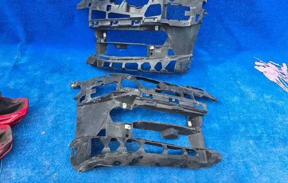 BMW 5 G30 G31 G38 Front bumper mounting bracket 7385346 7385345