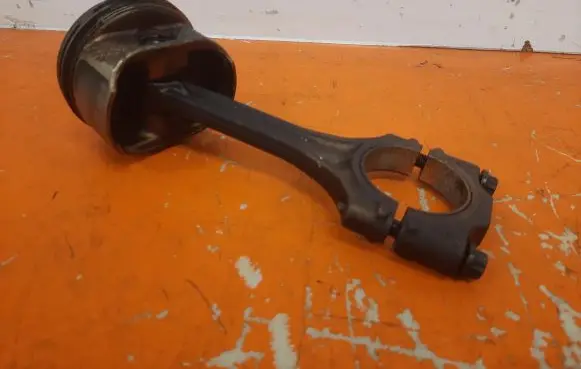 Volkswagen Fox Piston 076162