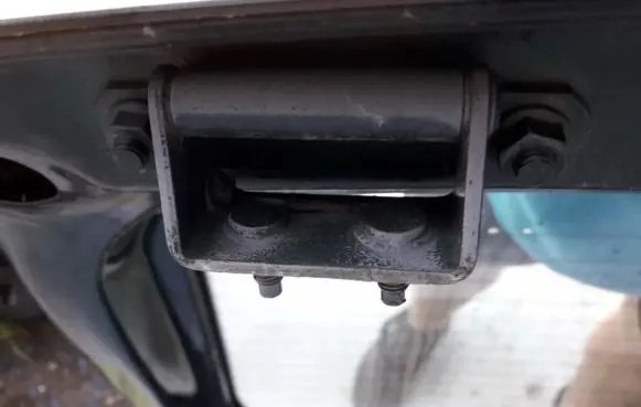 Nissan X-Trail T30 Tailgate/trunk/boot hinge