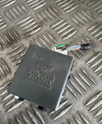 Toyota Avensis T270 Door control unit/module 8597020030