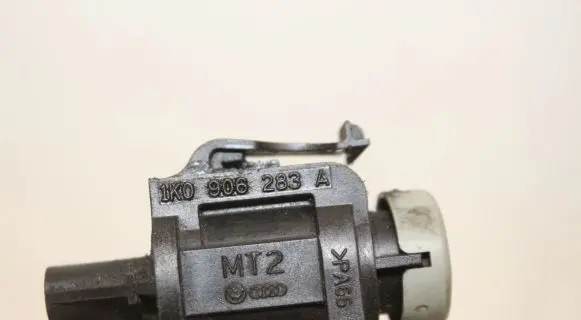 Volkswagen Tiguan Turbo solenoid valve 1K0906283A