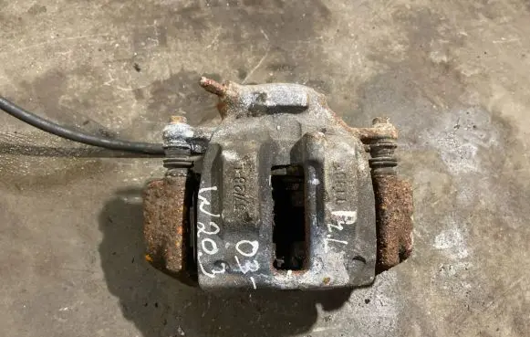 Mercedes-Benz C W203 Front brake caliper