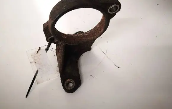 Toyota Avensis T250 Engine mounting bracket 