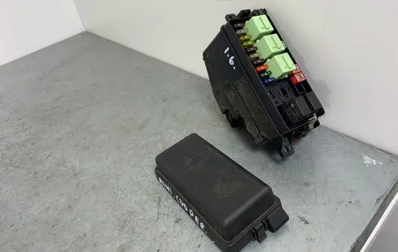 Mini Cooper Countryman R60 Fuse module 924094302 9240943