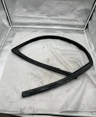 Audi A6 S6 C6 4F Rubber seal front door window/glass 4G0837439