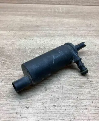 BMW 7 E65 E66 Headlight washer pump 8377613