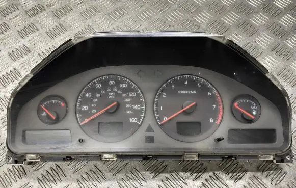 Volvo XC70 Speedometer (instrument cluster) 8602473 69294660T 8637995