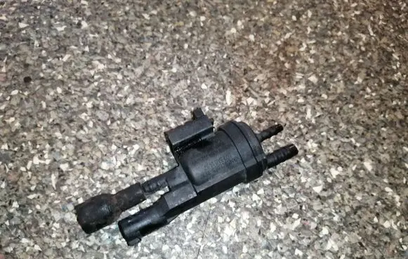 Mercedes-Benz E W212 Turbo solenoid valve 0025401497