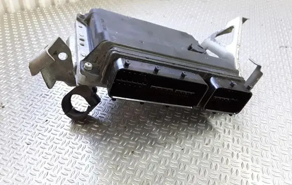 Toyota Auris 150 Engine control unit/module 8966102E71