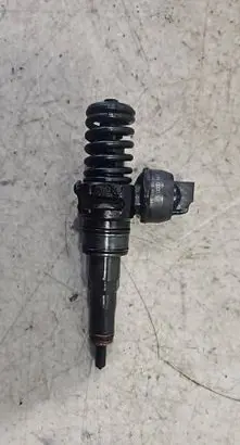 Volkswagen Golf V Fuel injector 038130073BN