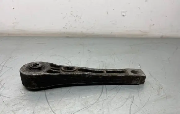 Engine mount bracket
