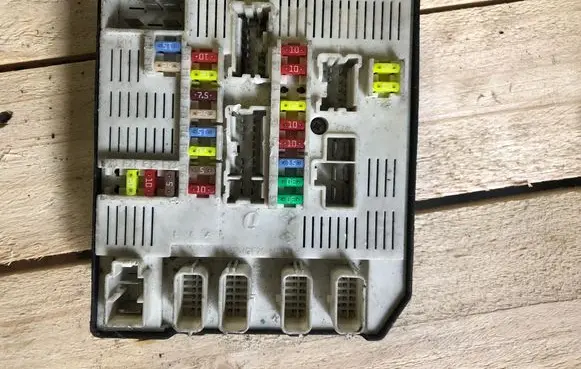 Renault Megane III Fuse box set 284B61871R 9637402246 519339402