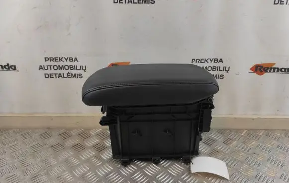 Toyota RAV 4 (XA40) Armrest 5882342040 5890142300