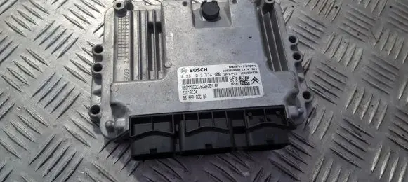 Peugeot 3008 I Engine control unit/module 0281013334