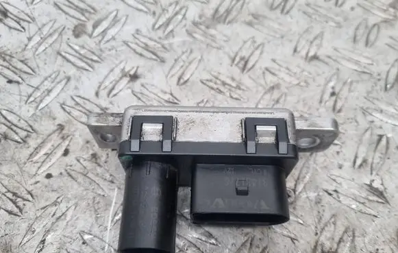 Volvo V40 Glow plug pre-heat relay 31431776