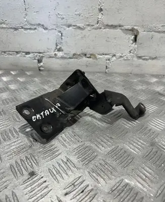 Skoda Octavia Mk3 (5E) ABS pump bracket 5q1614235