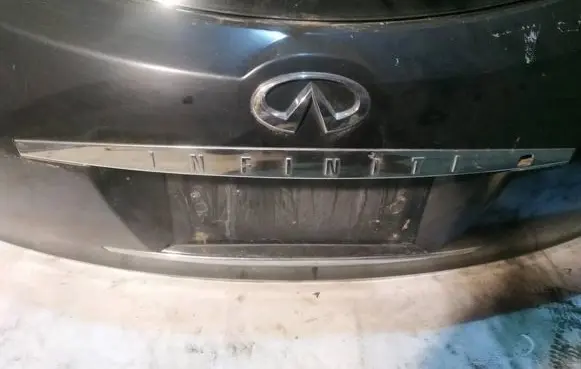 Infiniti FX Trunk door license plate light bar 
