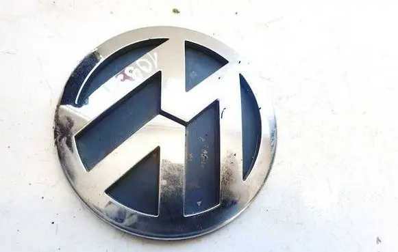 Manufacturer badge logo/emblem