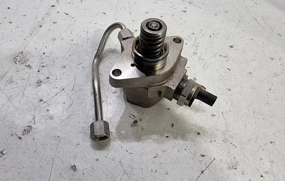 Audi Q3 8U Fuel injection high pressure pump 04E127026A HFS03441H