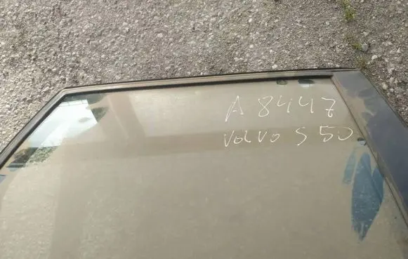 Volvo V50 Rear door window glass as2