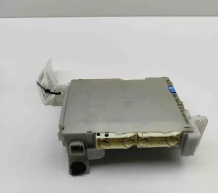 Toyota Yaris Fuse module 8273052K40