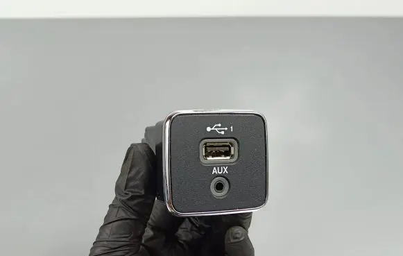 Jeep Cherokee USB control unit 38218000229