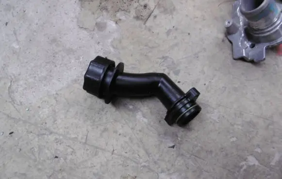Iveco Daily 6th gen Oil fill pipe 504079882
