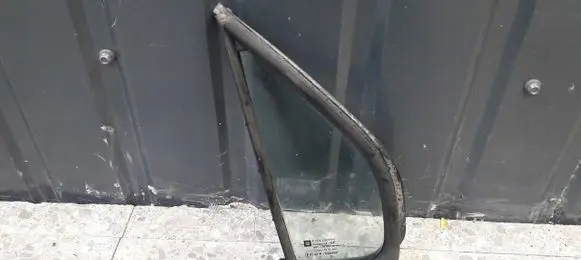 Opel Agila A Front door window glass four-door