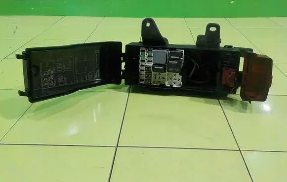 Jaguar XE Fuse box set GX73140A076AA BEZPIECZNIKOW