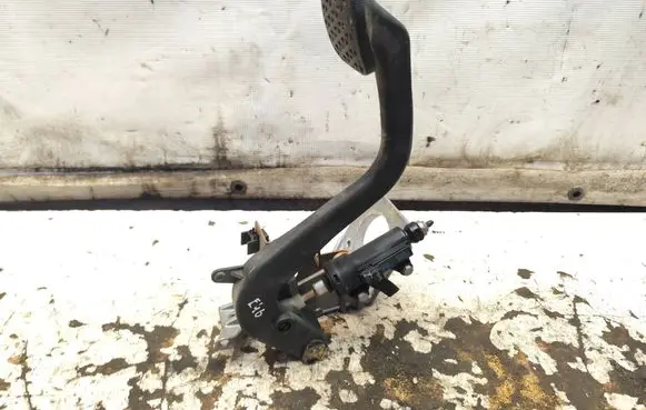 BMW 3 E46 Clutch pedal 35311163870