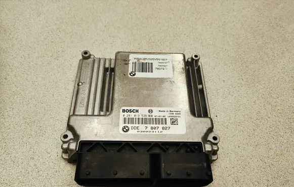 BMW 5 E60 E61 Engine control unit/module 0281013536 030023112 7807827