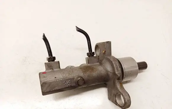 Volkswagen PASSAT B5 Master brake cylinder 
