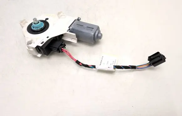 Skoda Superb B6 (3T) Front door window regulator motor 8K0959801 3T0971387