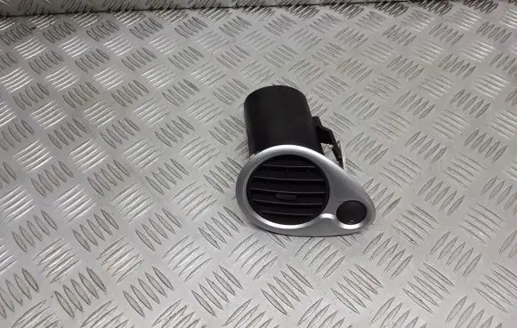 Renault Clio III Dashboard air vent grill cover trim 