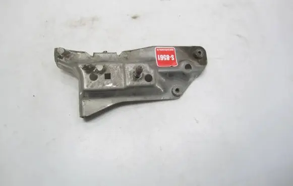 Audi A3 S3 8P Fender mounting bracket 8P0821135