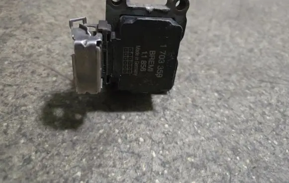 BMW 7 E38 High voltage ignition coil 1703359