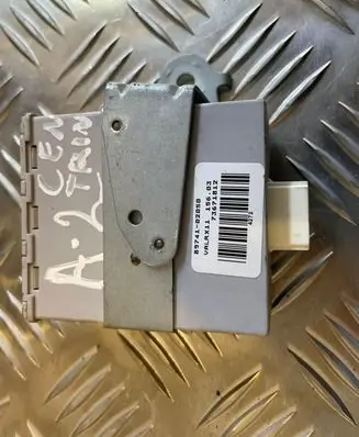 Toyota Corolla E120 E130 Door central lock control unit/module 8974102050